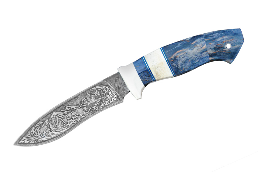 Нож орлан из дамасской стали с художественным травлением ( рукоять – стабилизированная карельская береза, рог) A738